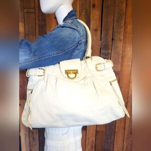 Salvatore Ferragamo Tote Gancini Elegant off-white cream Leather Handbag